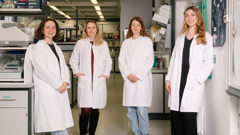 Diese Forscherinnen waren an der Studie beteiligt (von links nach rechts): Hanna Böke (Doktorandin),  Dr. Katharina Spoida (Projektleiterin), Hannah Schulte (Doktorandin und Erstautorin), Maria Worm (Doktorandin).