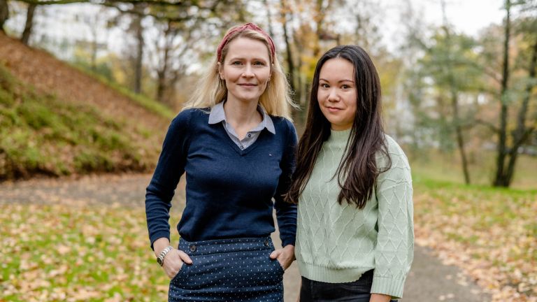 Katharina Spoida (links) und Sandra Süß haben untersucht, wie sich das Fehlen eines bestimmten Rezeptors auf die Fähigkeit auswirkt, Angst zu verlernen